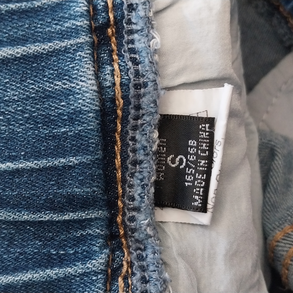 Stylish Ripped Denim Jeans - Picture 3 of 4